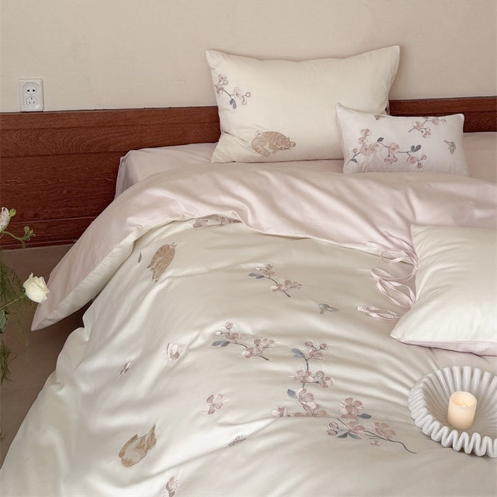 Elegant embroidered bedding set made of cotton satin with cat and flower motif Stornfield