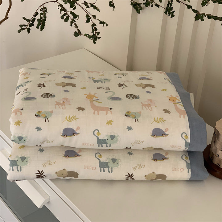 Soft muslin baby blanket with teddy design and double-layered gauze