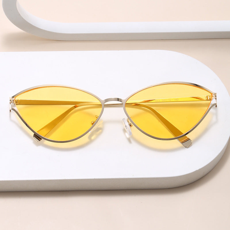 Fashionable Cat-Eye Sunglasses with Thin Metal Frame Stornfield