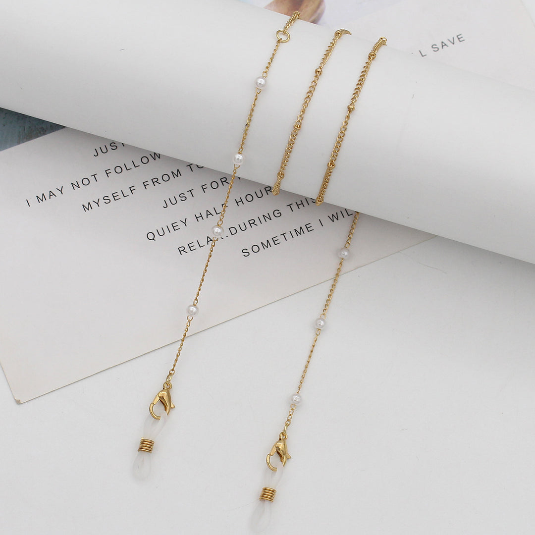 Elegant Pearl Chain Eyewear Holder Stornfield