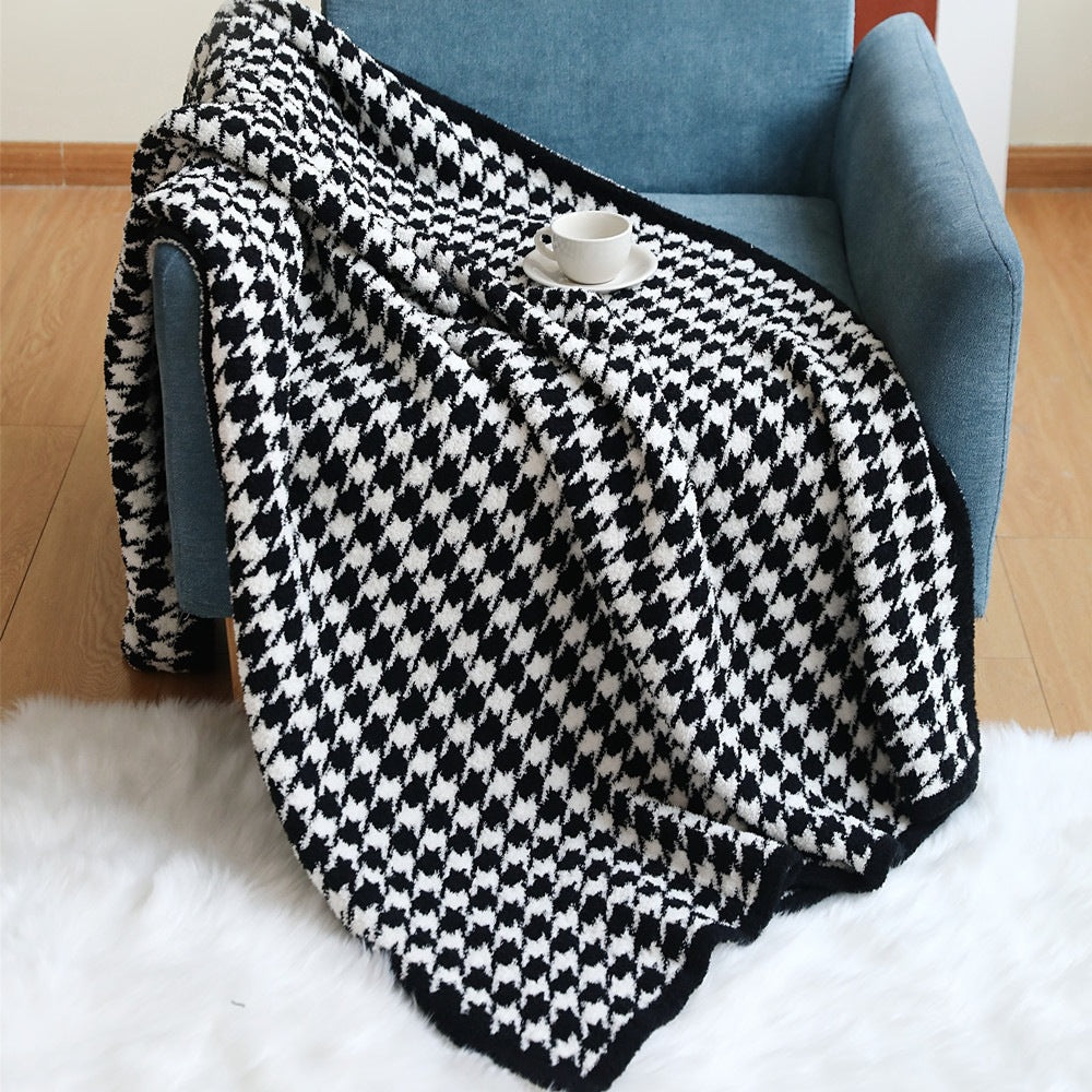Houndstooth Patterned Throw Blanket