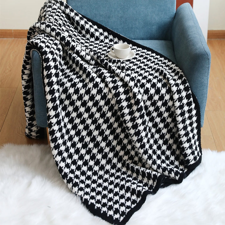 Houndstooth Patterned Throw Blanket