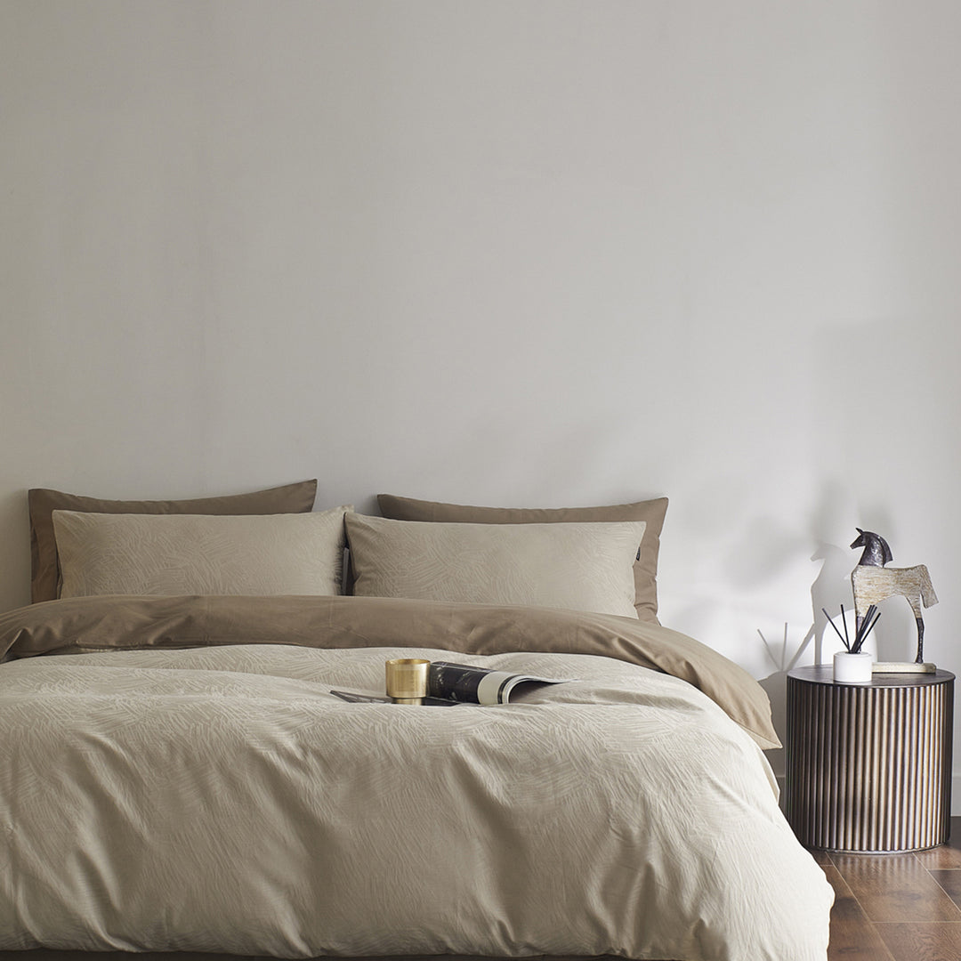 Reversible cotton percale bedding set with fine relief texture and additional pillowcases