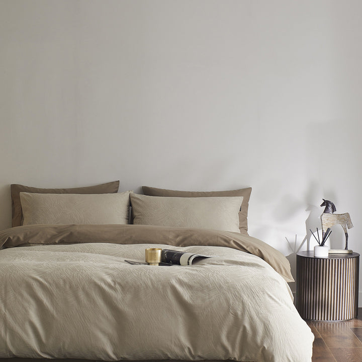 Reversible cotton percale bedding set with fine relief texture and additional pillowcases
