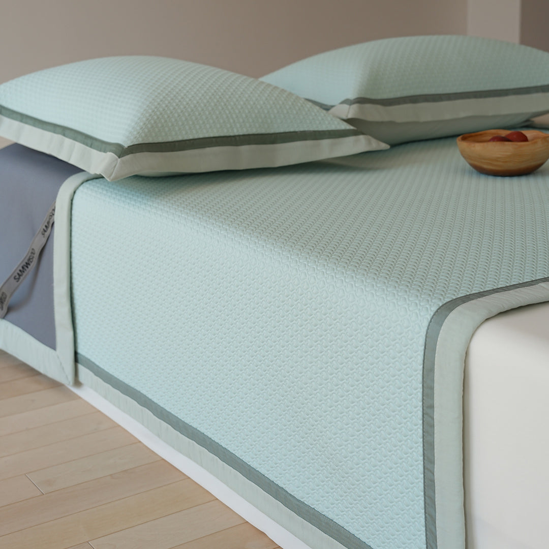 Quilted bedspread with textured waffle pattern and pillowcases