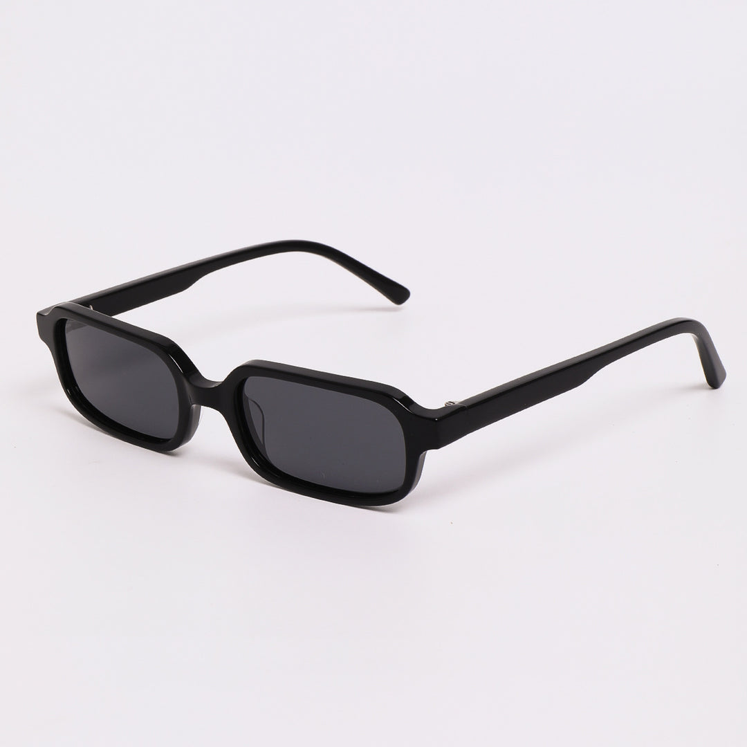 Women's sunglasses in a modern, angular design with advanced UV protection lenses Stornfield