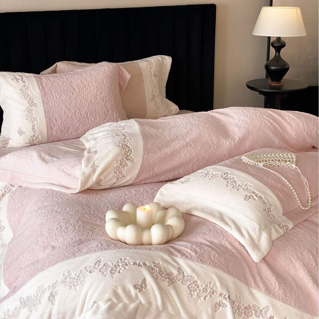 Bedding set made of fine cotton jacquard with butterfly embroidery and decorative piping