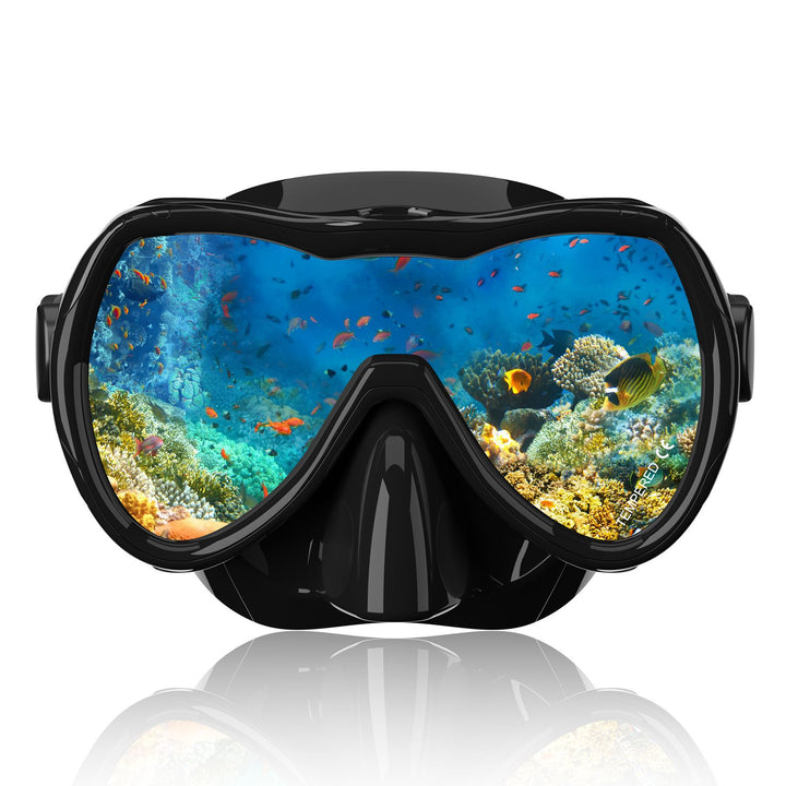 Diving mask with wide field of vision by Stornfield
