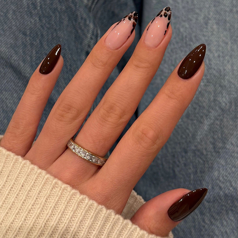 Artificial nail set with elegant designs Stornfield