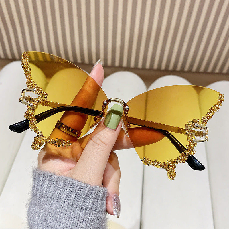 Ladies extravagant Cat-Eye sunglasses with dazzling rhinestone embellishments Stornfield