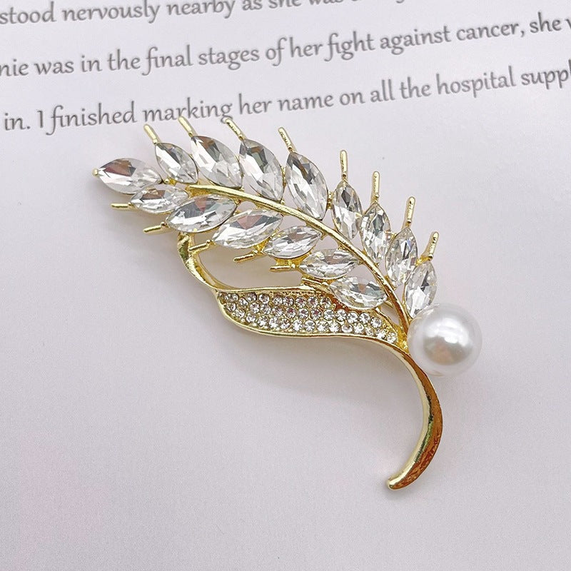 Elegant brooch with glitter stone and pearl Stornfield