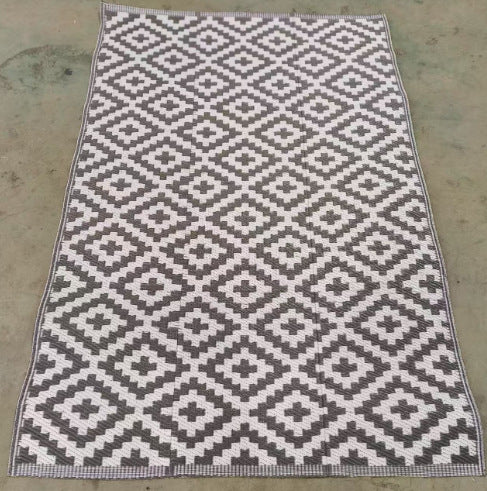Women Elegant decorative rug with geometric pattern Stornfield
