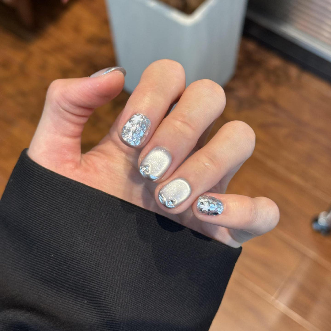 Glamorous artificial nails with radiant metallic finish Stornfield