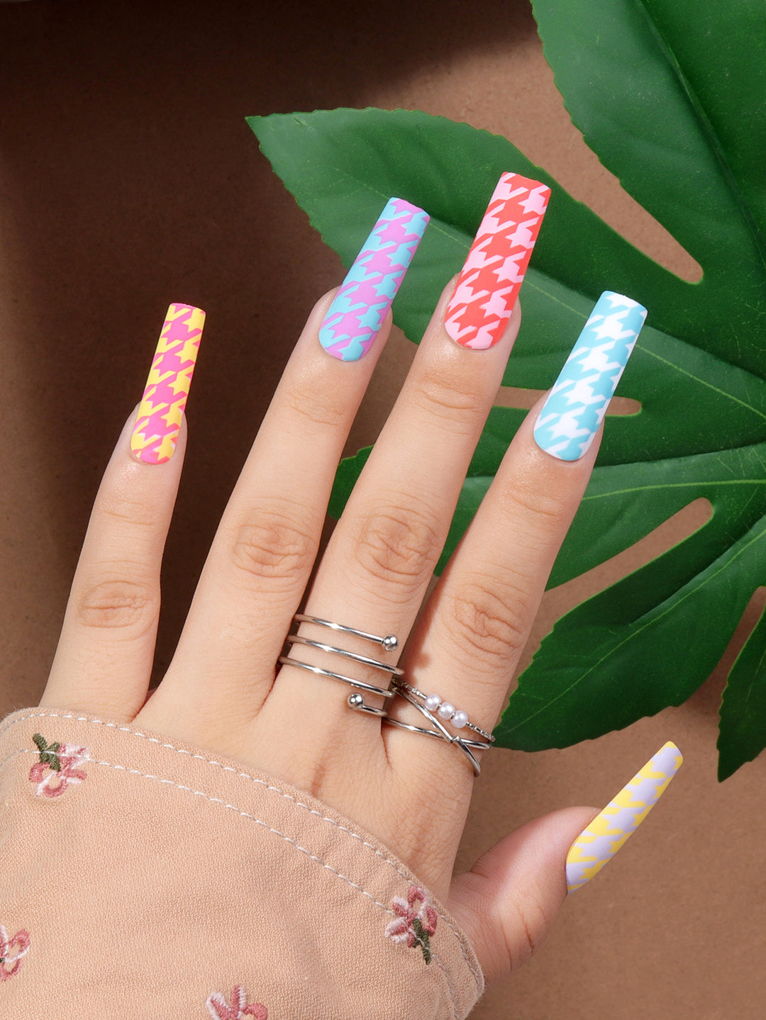 Houndstooth Pattern Press-On Nails Stornfield