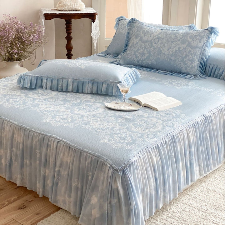 Romantic quilted bedspread set with jacquard floral pattern, ruffle and decorative cushion