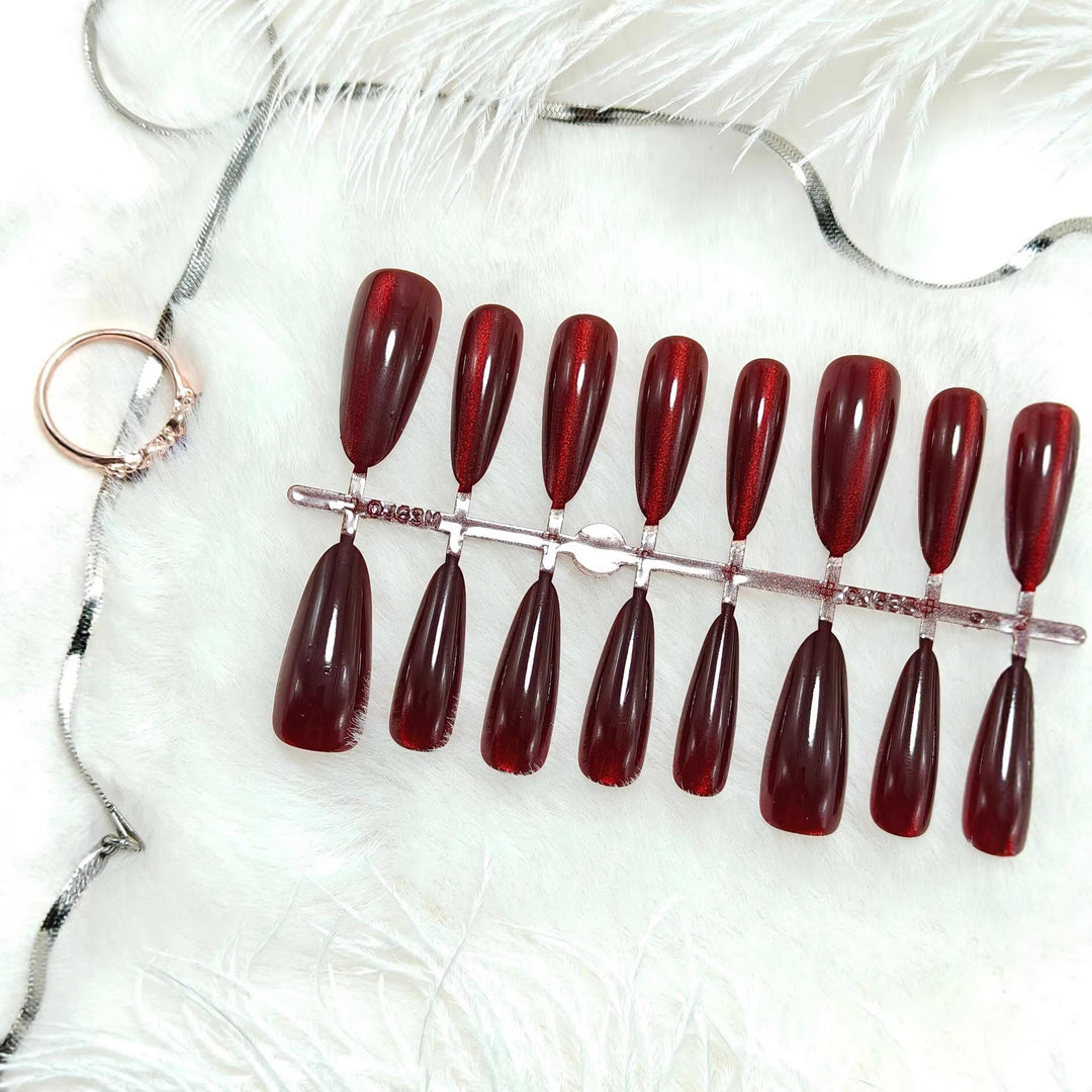 Artificial nails in elegant drop design Stornfield