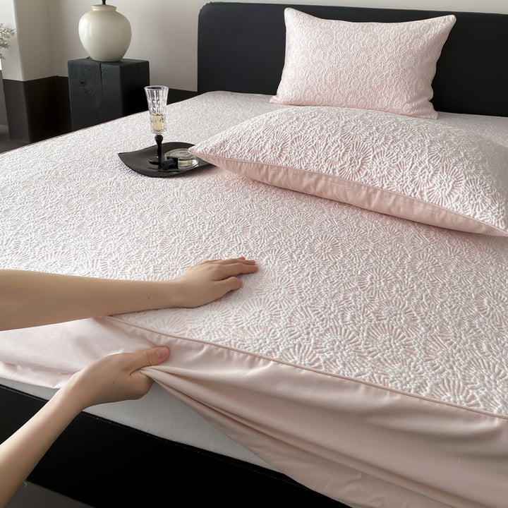 Quilted mattress protector with all-round elastic and floral relief structure