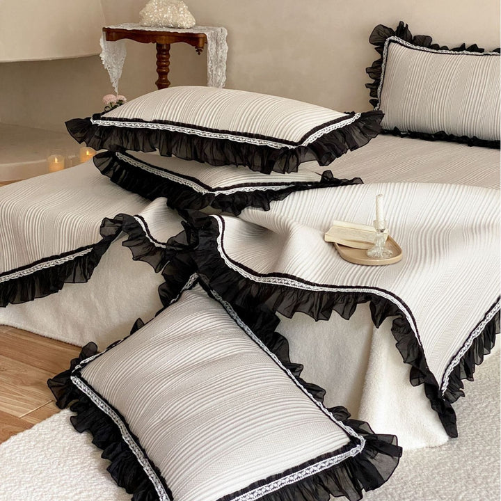 Bedspread with structured wave pattern surface and decorative ruffle trim
