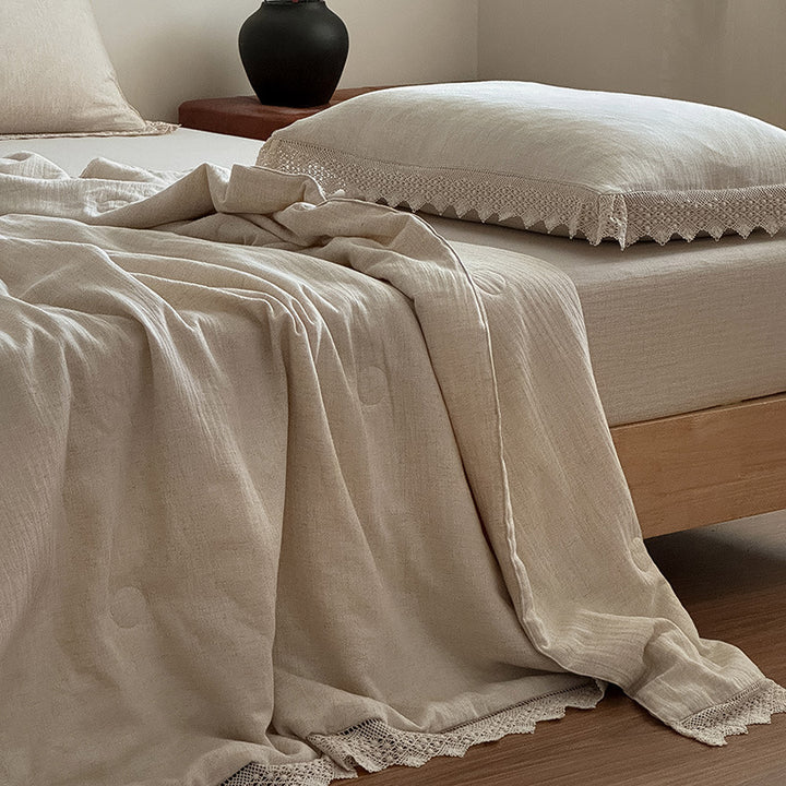 Bedding set made of linen-cotton blend with crocheted lace border