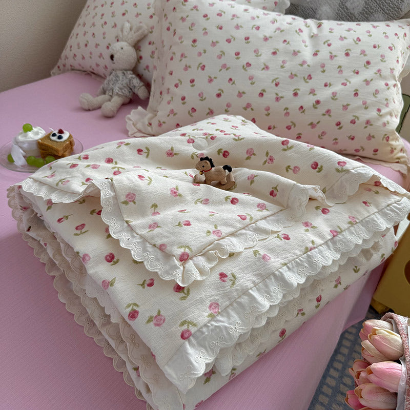 Women Cozy Bedspread with Playful Floral Pattern Stornfield