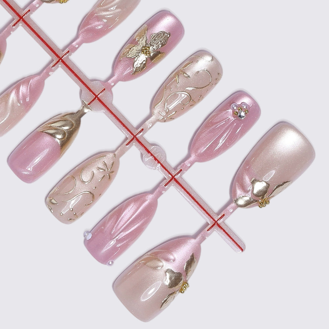 Elegant artificial nail set with floral decorations Stornfield
