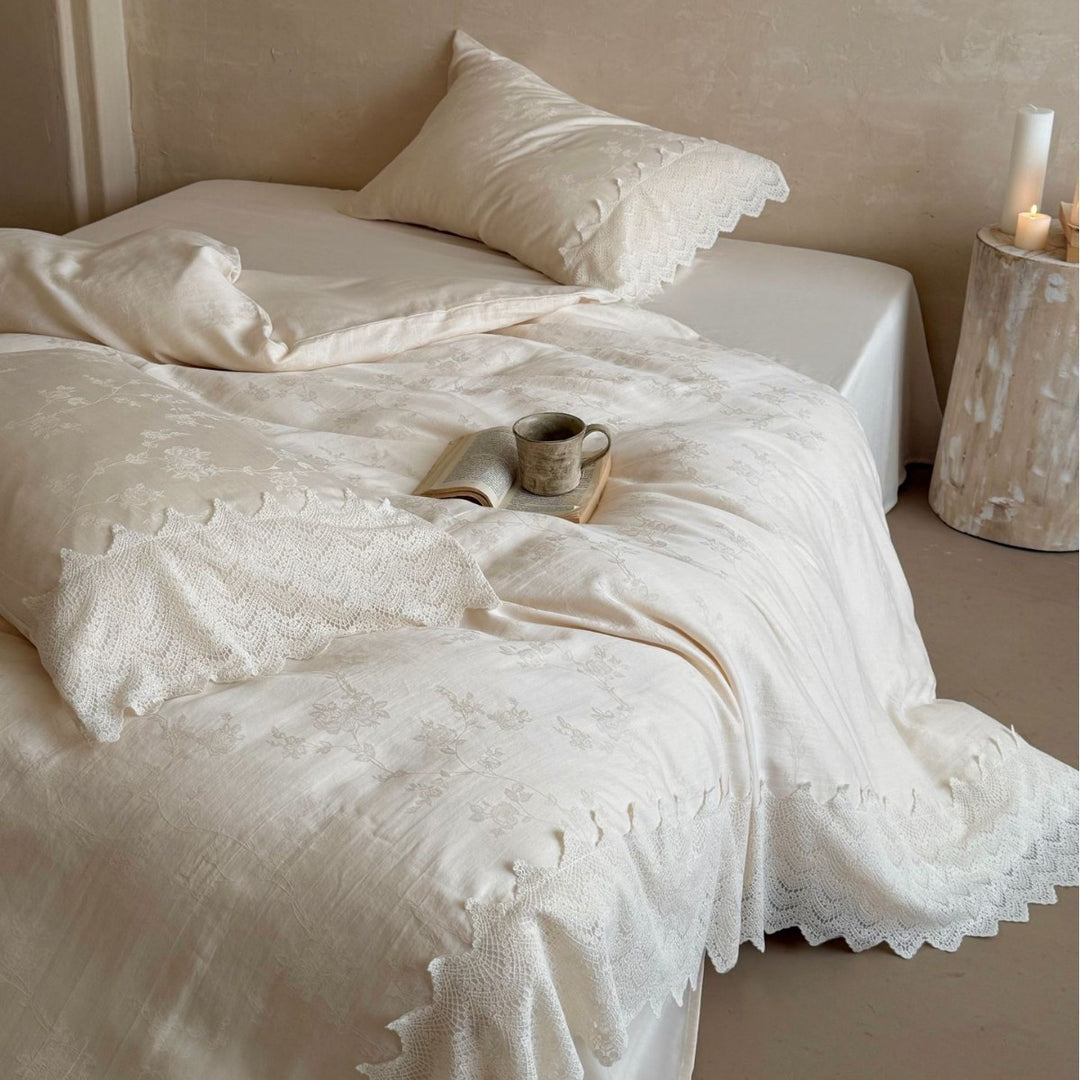 Bedding set made of linen-cotton mix with crocheted lace trim and fine floral jacquard texture
