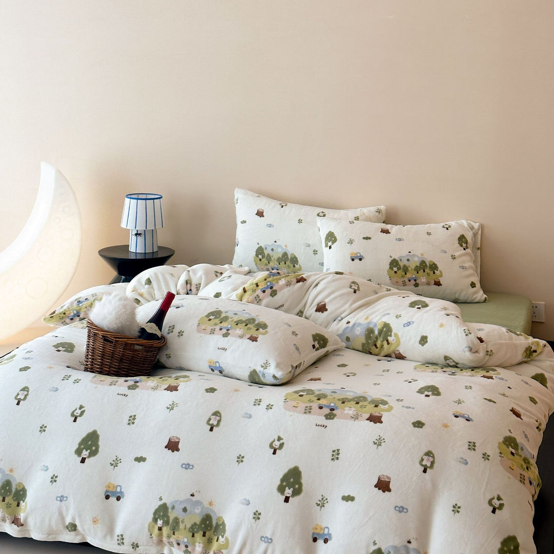 Reversible children's bedding set made of soft microfiber with cute bear and car print