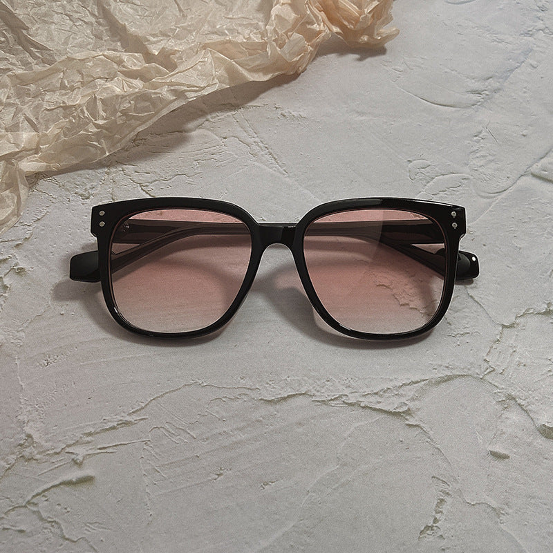 Fashionable Oversized Sunglasses in Contemporary Design Stornfield