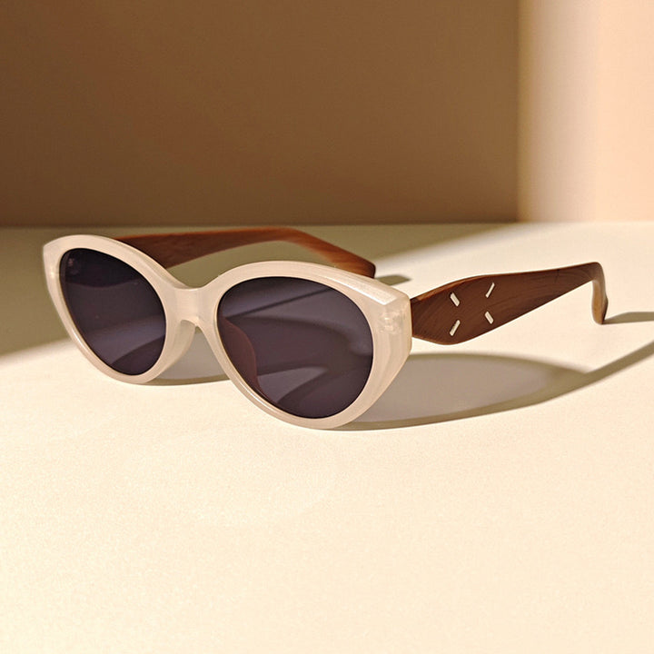 Fashionable Sunglasses in Elegant Cat-Eye Style Stornfield