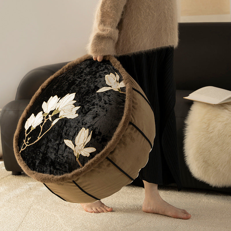 Flower-shaped floor pouf with cuddly teddy fleece surface and removable cover