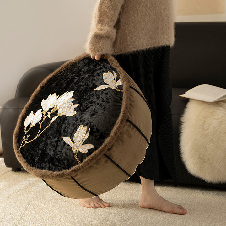 Flower-shaped floor pouf with cuddly teddy fleece surface and removable cover