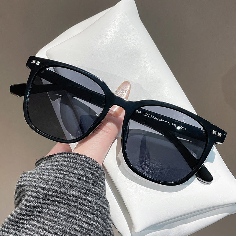 Women timeless sunglasses in modern rectangular design Stornfield