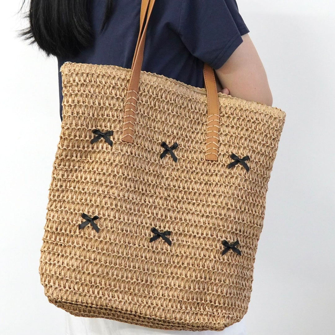 Trendy large beach bag with original bow appliqués Stornfield