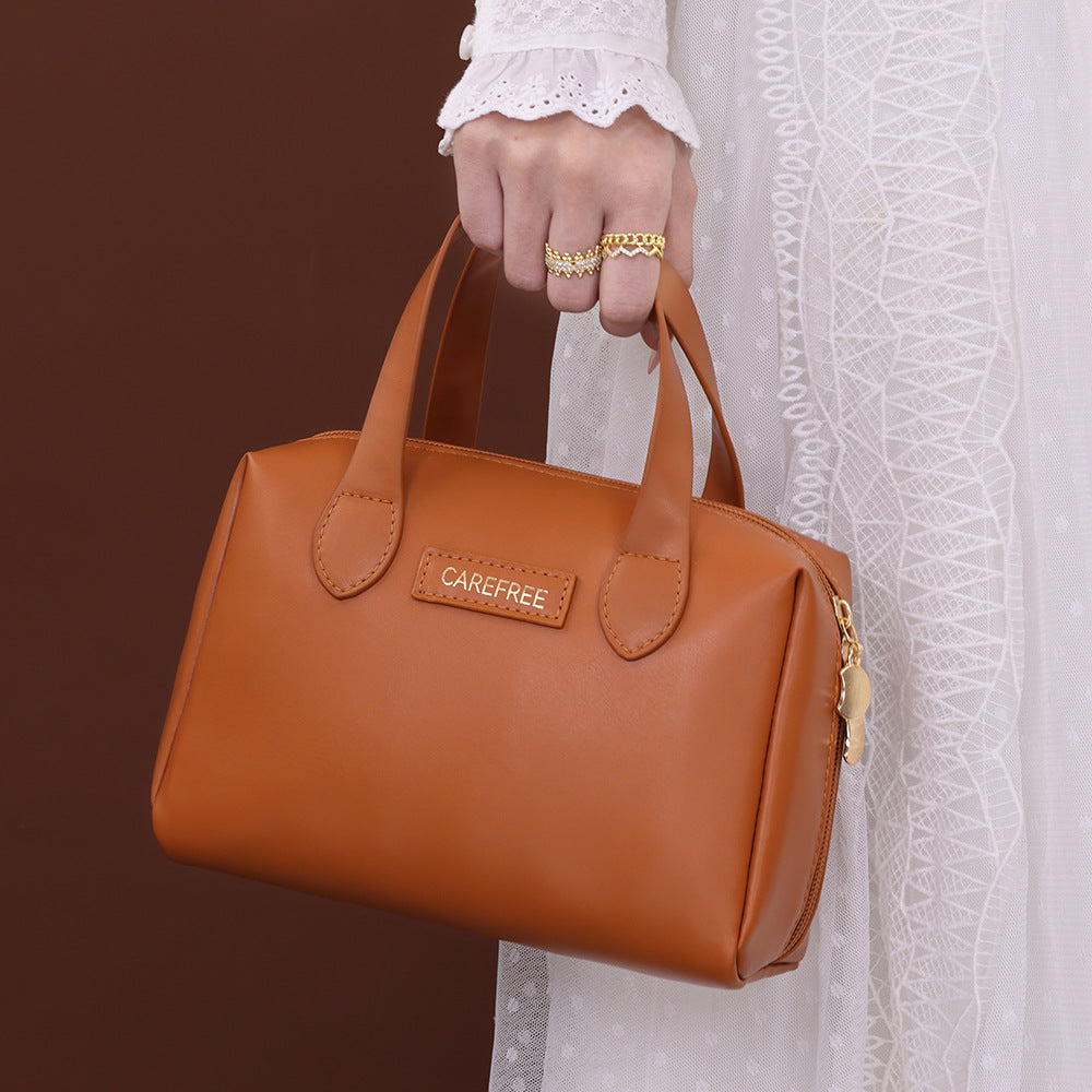 Cosmetic Transport Bag with Elegant Design and Practical Compartments Stornfield