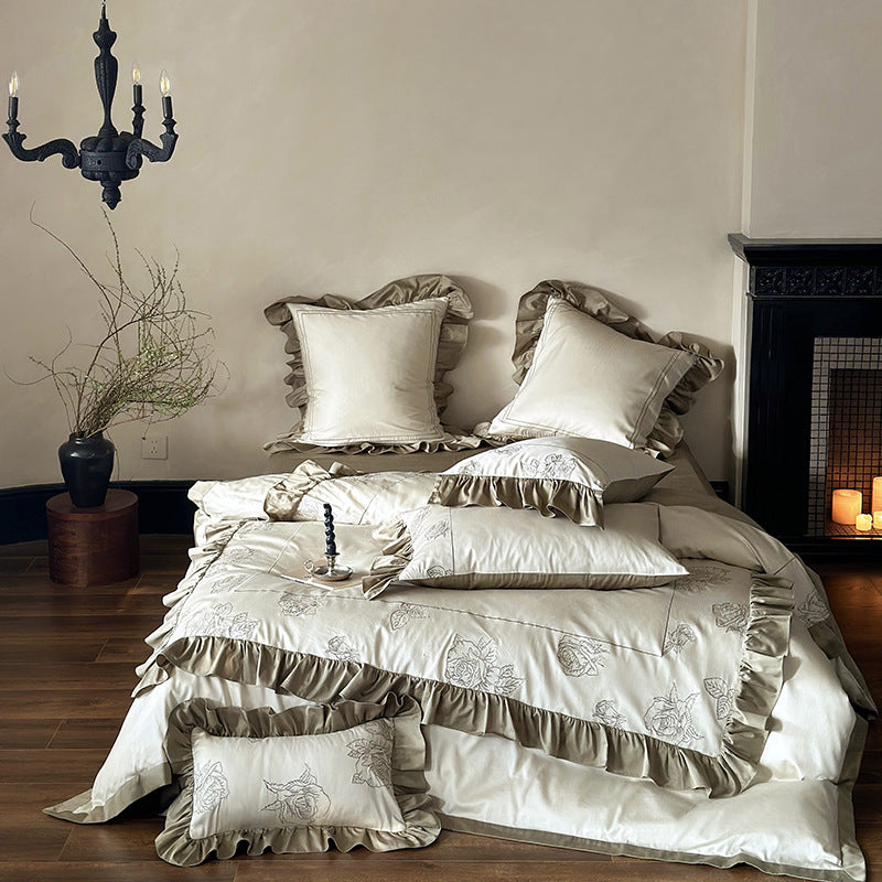 Ruffled bedding set made of cotton satin with rose embroidery and contrast piping