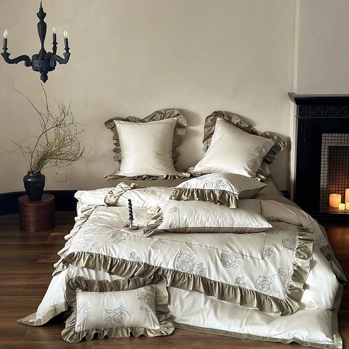 Ruffled bedding set made of cotton satin with rose embroidery and contrast piping