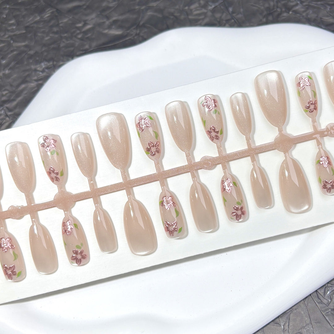 Elegant Floral Accent Press-On Nail Set