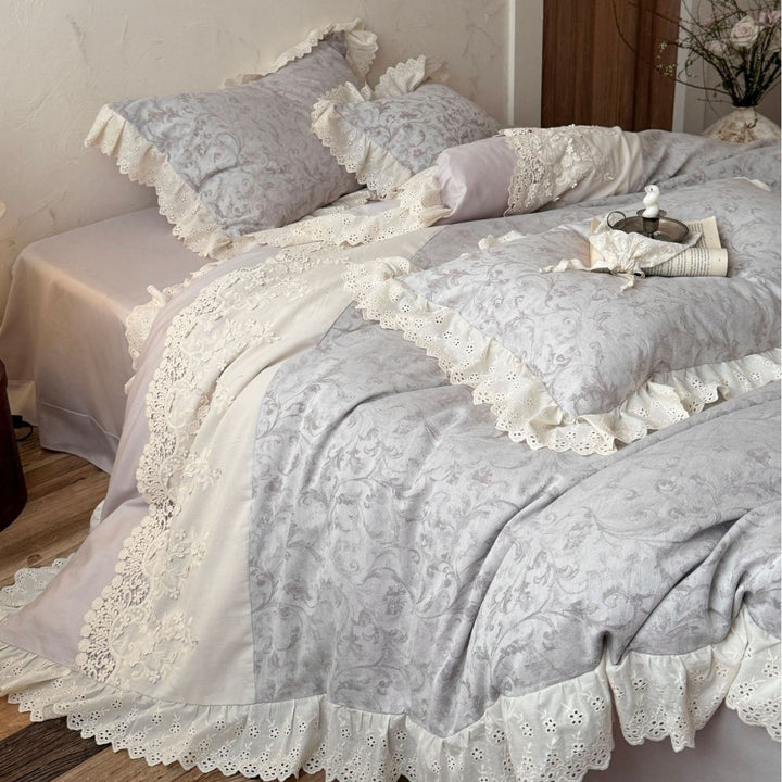Romantic cotton satin bedding set with lace frill, floral jacquard and ruffled edge