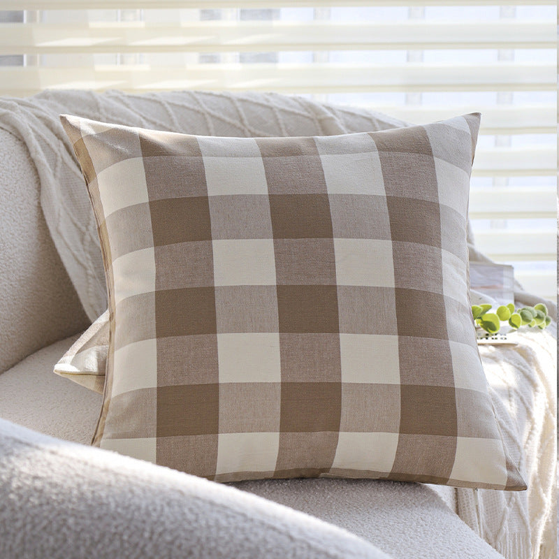 Decorative pillow with stripe pattern