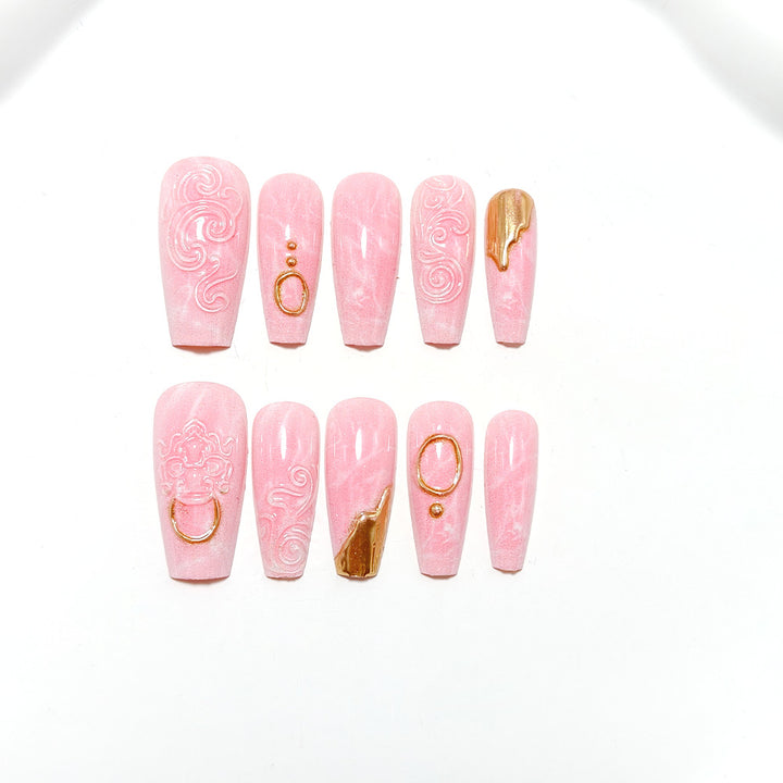 Elegant and Decorative Art Nails Stornfield