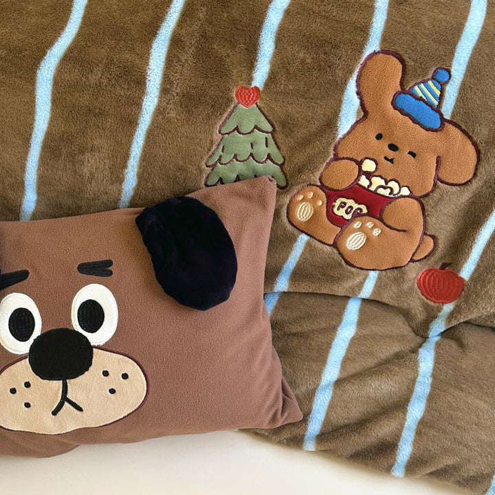 Cozy bedding and cuddly blanket set with embroidered cat appliqués