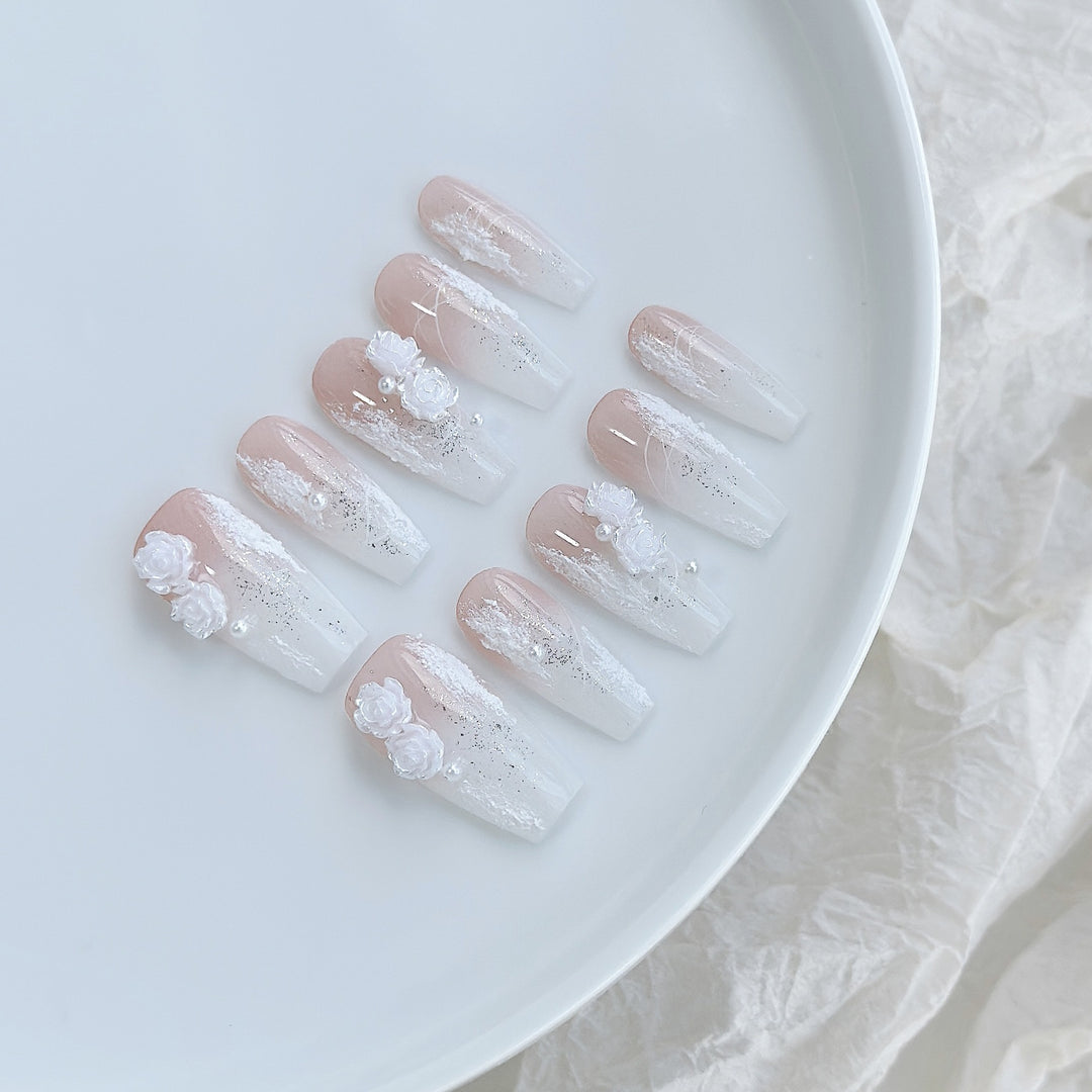 Elegant Floral Press-On Nail Set  1791774224