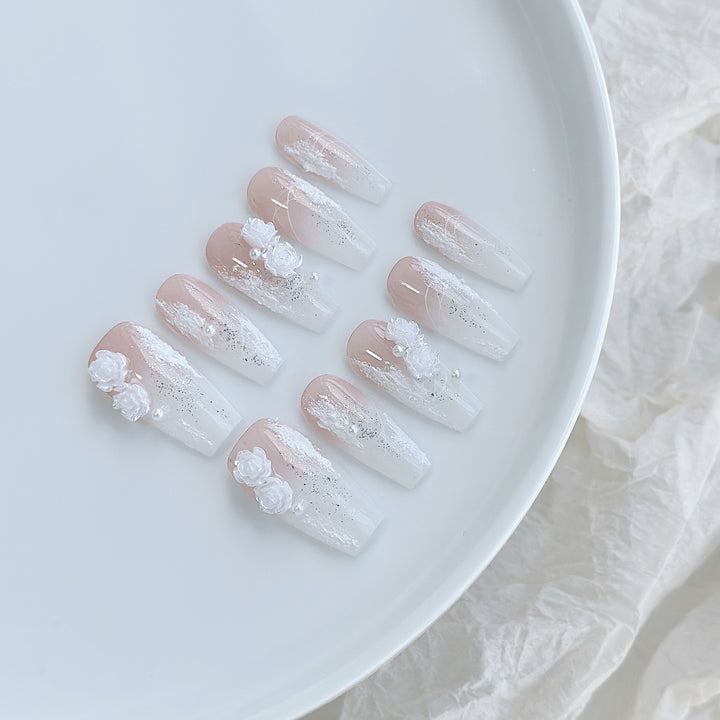 Elegant Floral Press-On Nail Set  1791774224