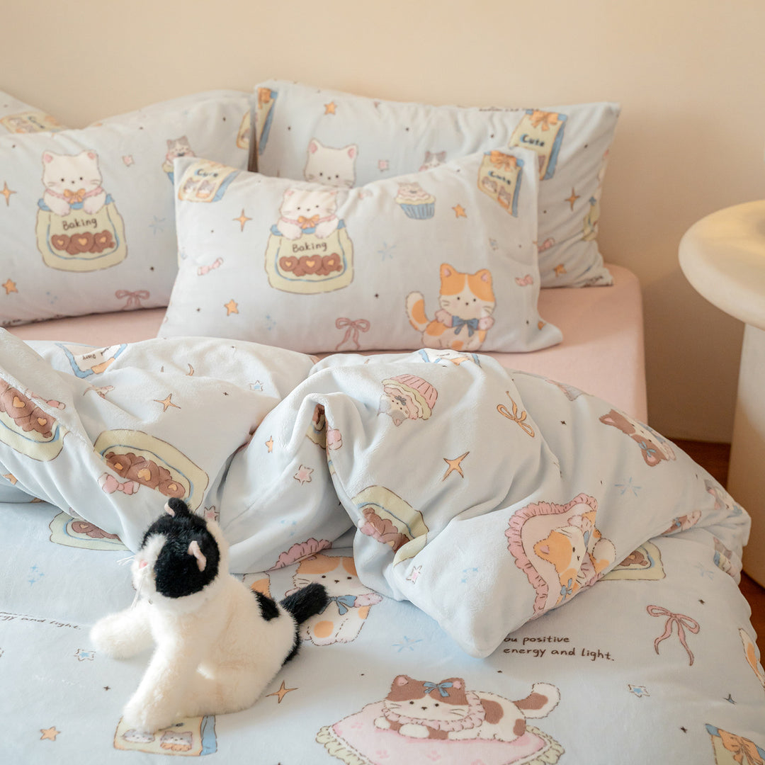 Soft flannel bedding set with checkered design and dog motifs