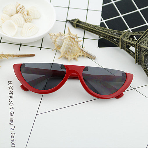 Women Cat-Eye Glasses with distinctive frame and mirrored lenses Stornfield