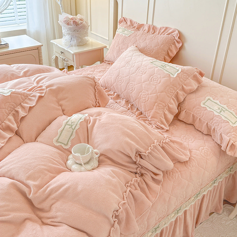 Cozy Floral Embroidered Bedspread Set