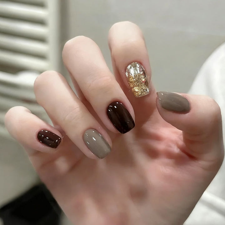 Shiny artificial nails with gold accents Stornfield