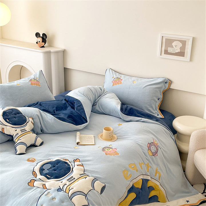 Children's Reversible Plush Cotton Duvet Cover Set with Embroidered Astronaut Appliqué and Pillow Shams