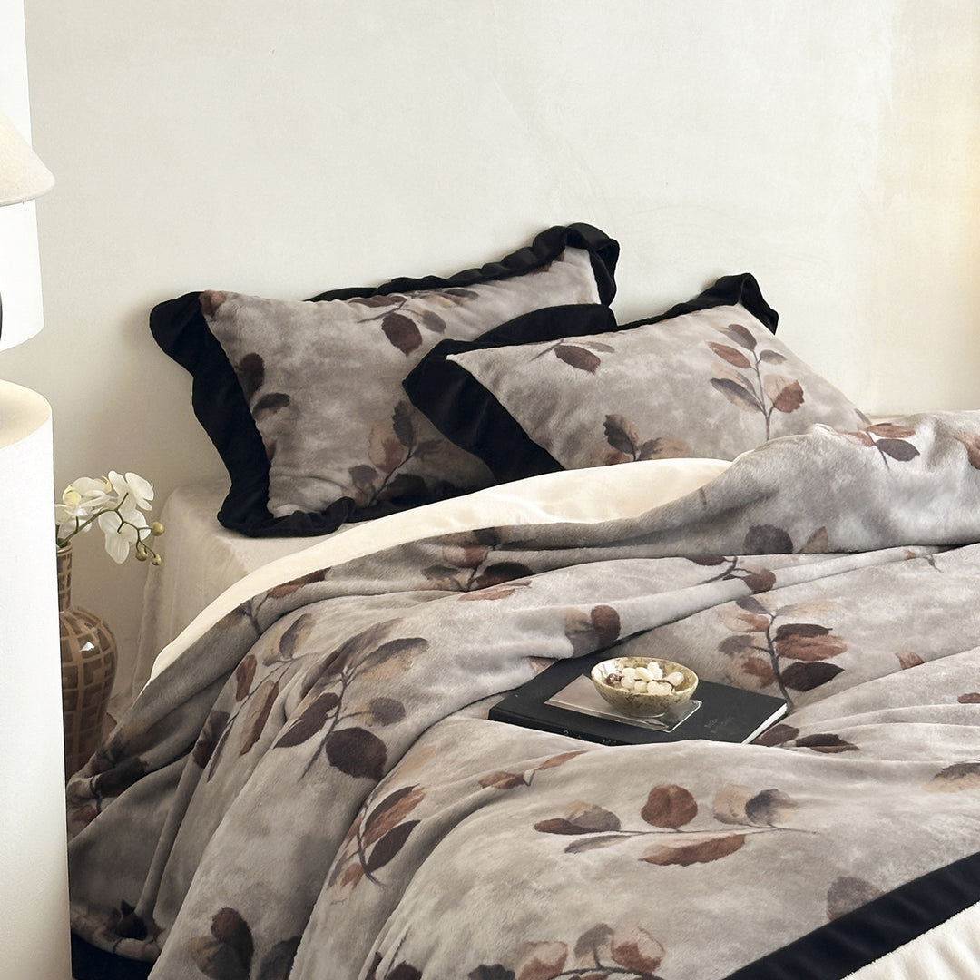 Plush bedding set made of faux fur with cow print design and contrasting ruffles