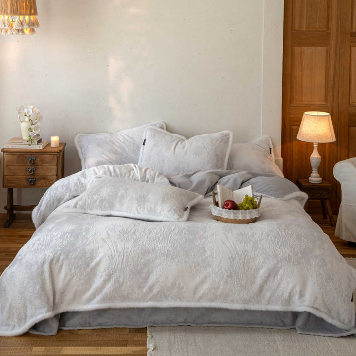 Quilted cotton Sherpa bedding set with floral embroidery structure